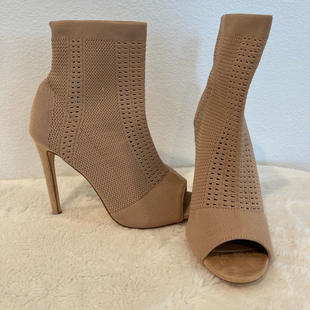 US 8.0 Knitted peep toe Nude high heeled